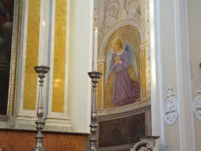 Cinque anni fa, durante l�ultimo restauro, sono stati svelati antichi tesori, quali i due mosaici con le raffigurazioni di due angioletti dalle vesti colorate. Risalgono al XII secolo e sono stati riscoperti rimuovendo lo strato di intonaco dai muri
